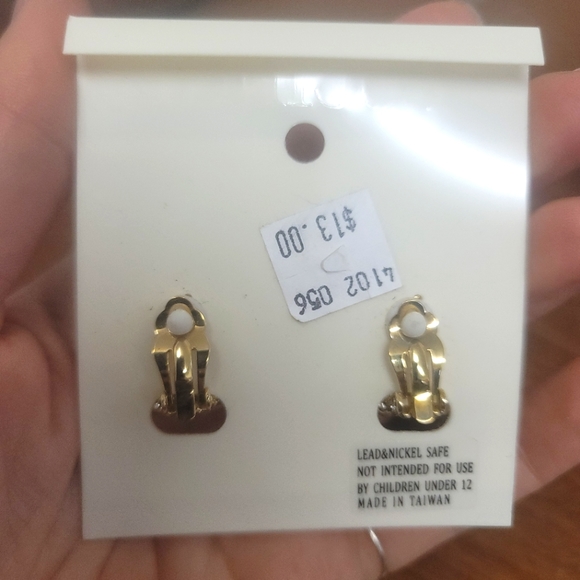 Clip on earrings - Picture 2 of 2